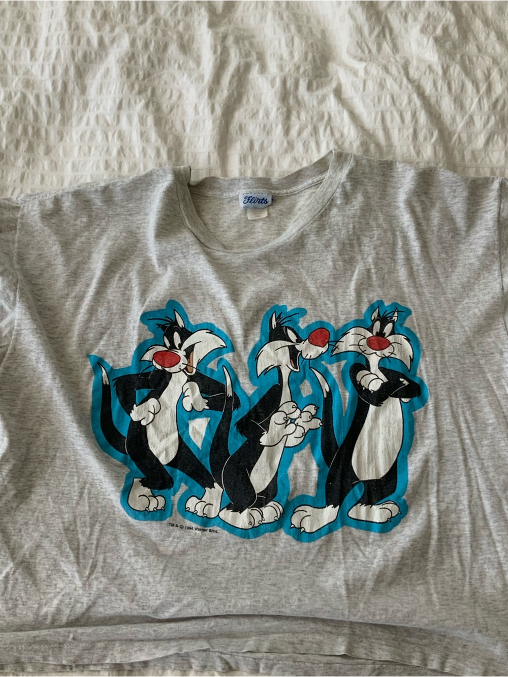 Classic Sylvester Cartoon Graphic Tee - Light Gray with Teal & Red